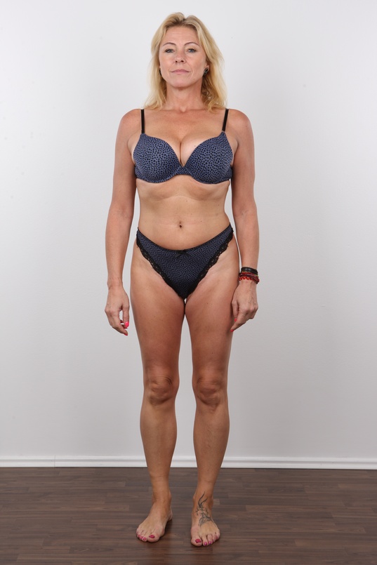 4. Download full pics of Zdenka (52) from czechcasting.com