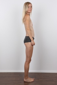 10. Download full pics of Laura (41) from czechcasting.com