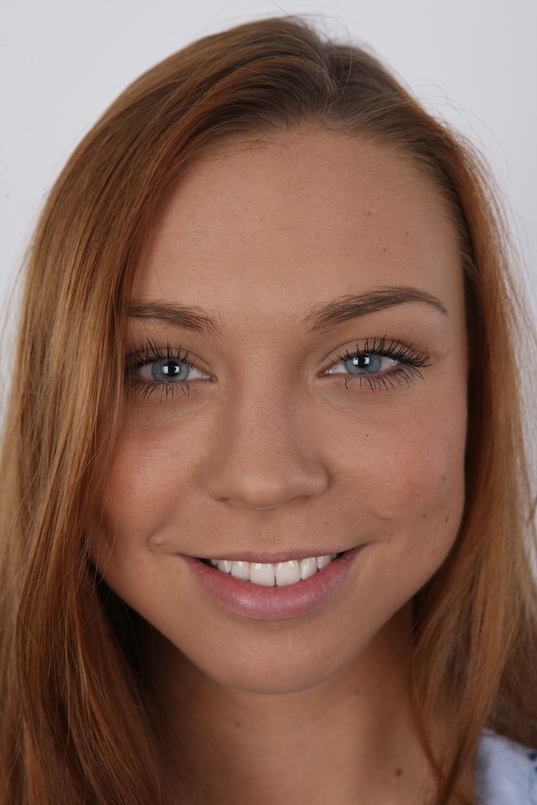 1. Download full pics of Lucie (19) from czechcasting.com