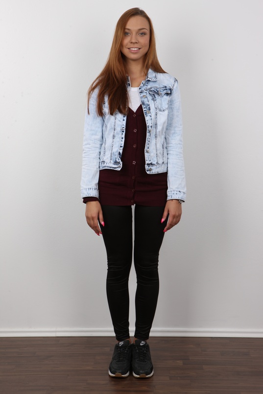 2. Download full pics of Lucie (19) from czechcasting.com