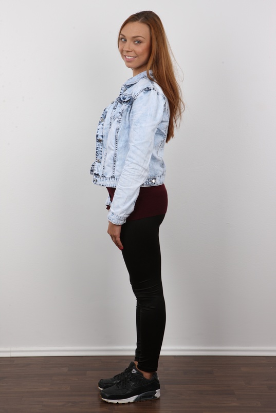 3. Download full pics of Lucie (19) from czechcasting.com