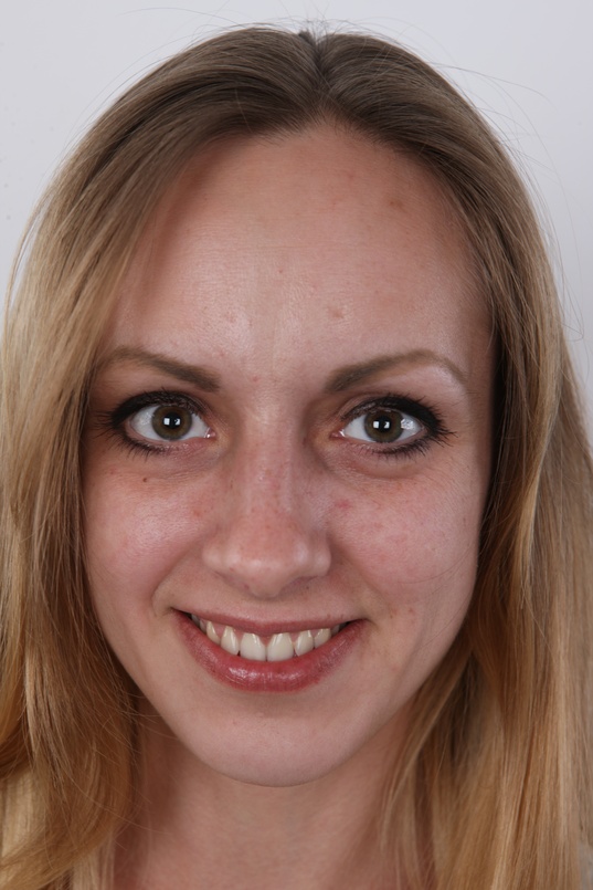 1. Download full pics of Jarmila (29) from czechcasting.com