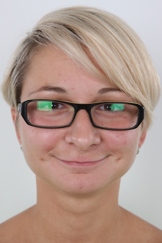 1. Download full pics of Marie (29) from czechcasting.com