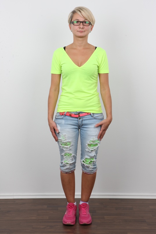 2. Download full pics of Marie (29) from czechcasting.com