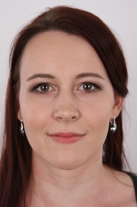 1. Download full pics of Jana (27) from czechcasting.com