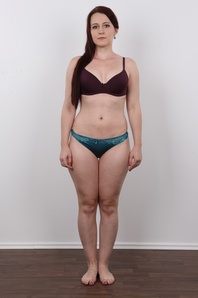 7. Download full pics of Jana (27) from czechcasting.com