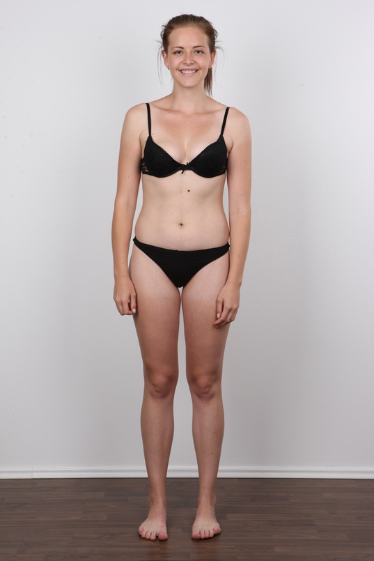 4. Download full pics of Magdalena (18) from czechcasting.com