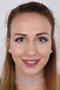 1. Download full pics of Eva (18) from czechcasting.com