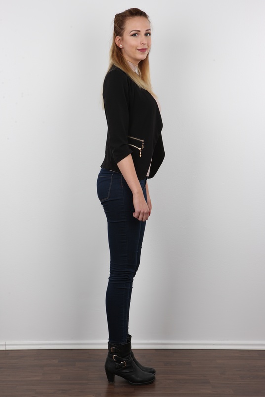 3. Download full pics of Eva (18) from czechcasting.com