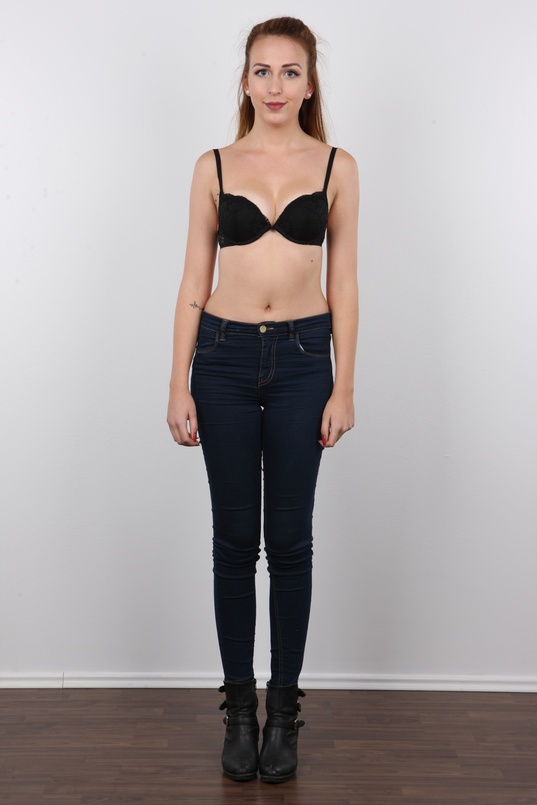 4. Download full pics of Eva (18) from czechcasting.com