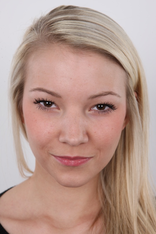 1. Download full pics of Nikola (22) from czechcasting.com