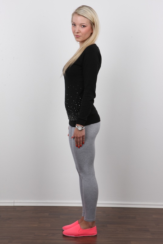 3. Download full pics of Nikola (22) from czechcasting.com