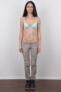 4. Download full pics of Alisa (21) from czechcasting.com