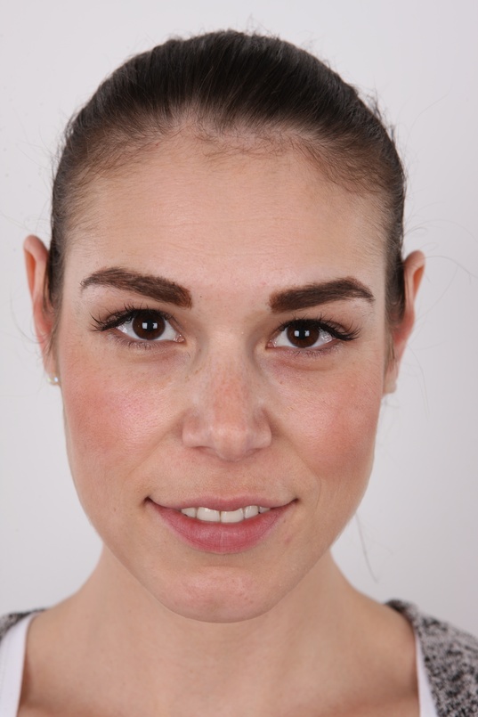 1. Download full pics of Marcela (29) from czechcasting.com