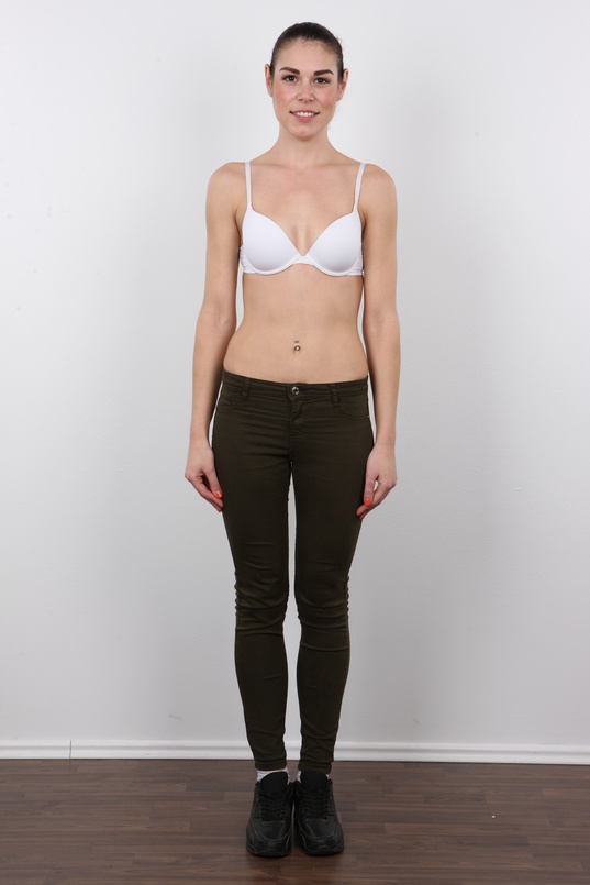 4. Download full pics of Marcela (29) from czechcasting.com