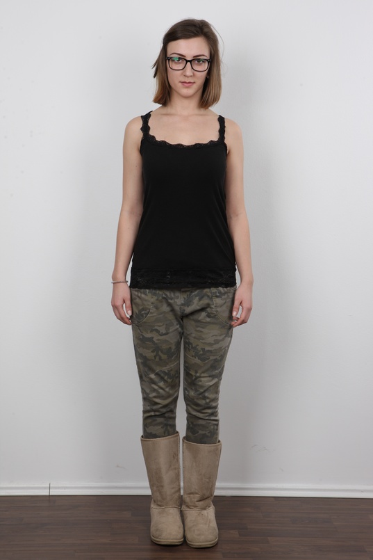 2. Download full pics of Vendula (20) from czechcasting.com