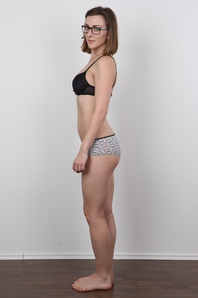 8. Download full pics of Vendula (20) from czechcasting.com