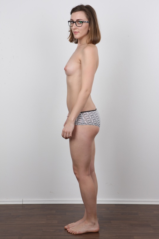 10. Download full pics of Vendula (20) from czechcasting.com