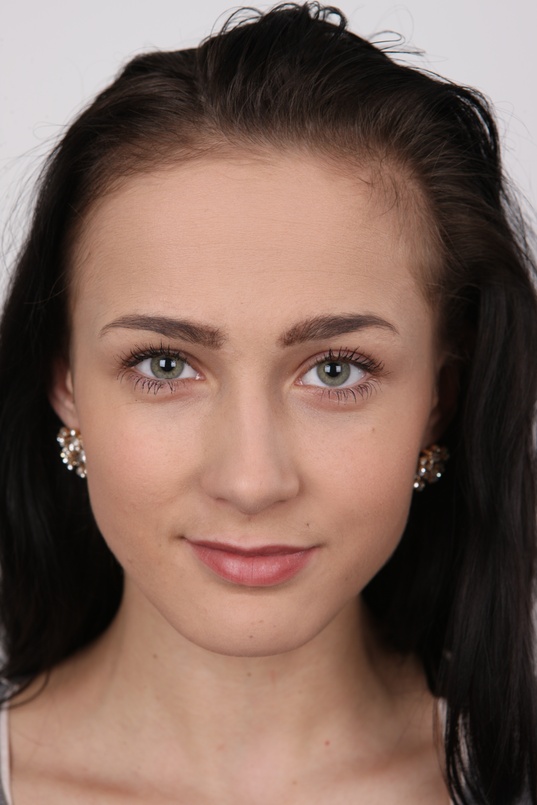 1. Download full pics of Denisa (18) from czechcasting.com