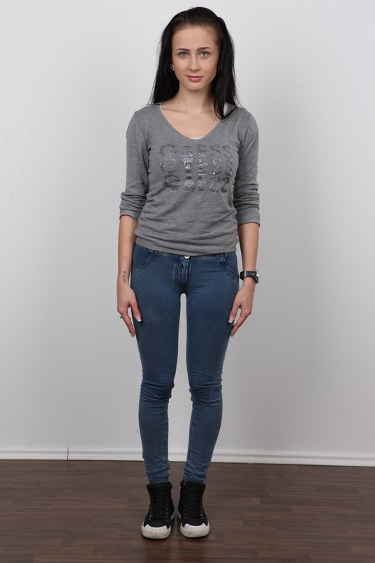 2. Download full pics of Denisa (18) from czechcasting.com