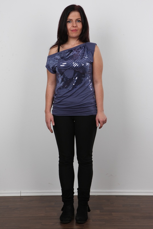 2. Download full pics of Vendula (29) from czechcasting.com