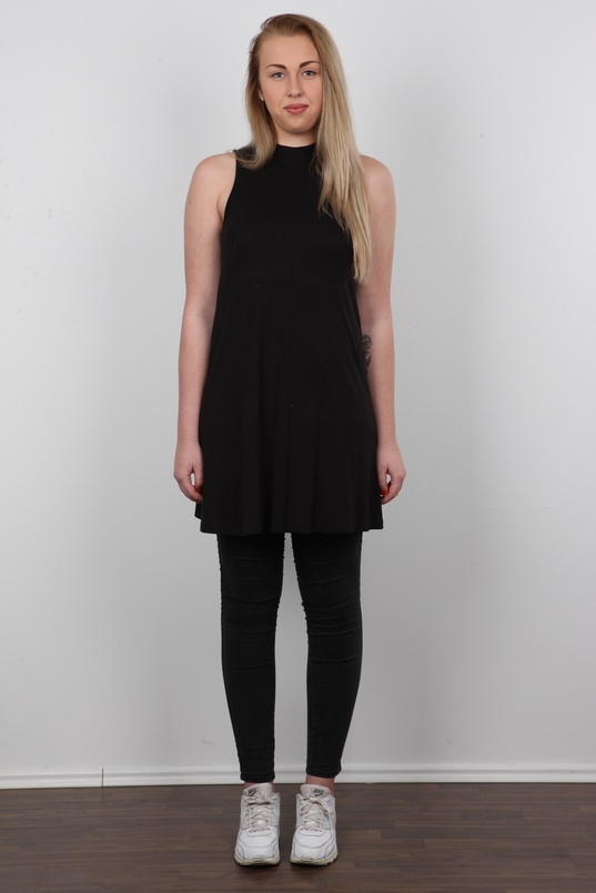 2. Download full pics of Adela (20) from czechcasting.com