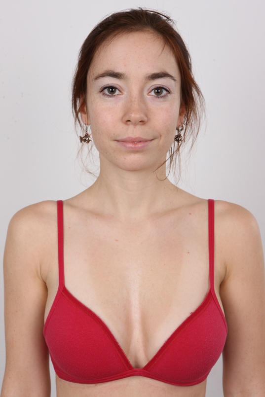 6. Download full pics of Jana (25) from czechcasting.com