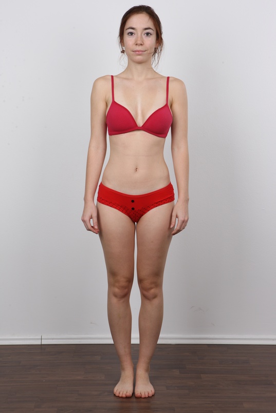 7. Download full pics of Jana (25) from czechcasting.com