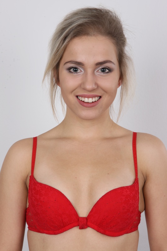 6. Download full pics of Alzbeta (18) from czechcasting.com