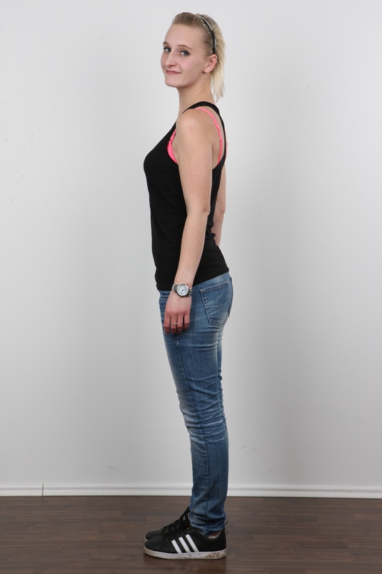 3. Download full pics of Katerina (26) from czechcasting.com