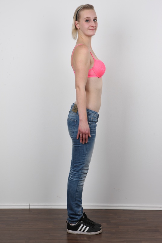 5. Download full pics of Katerina (26) from czechcasting.com