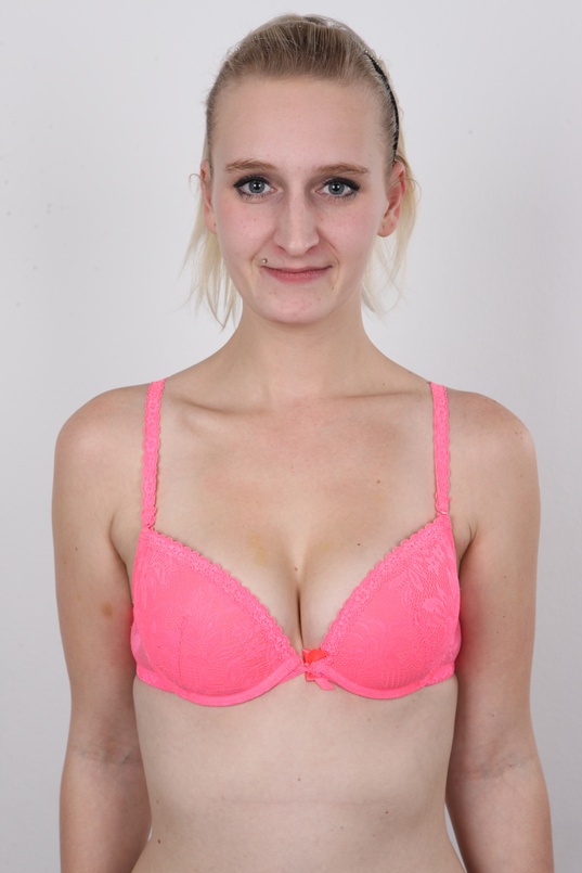 6. Download full pics of Katerina (26) from czechcasting.com