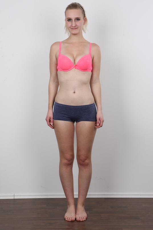 7. Download full pics of Katerina (26) from czechcasting.com