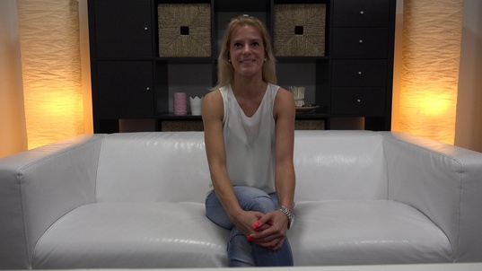 1. Download full pics of Sandra (27) from czechcasting.com