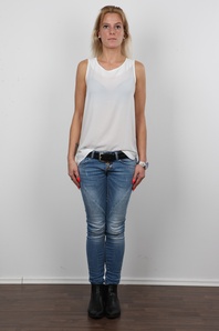 2. Download full pics of Sandra (27) from czechcasting.com