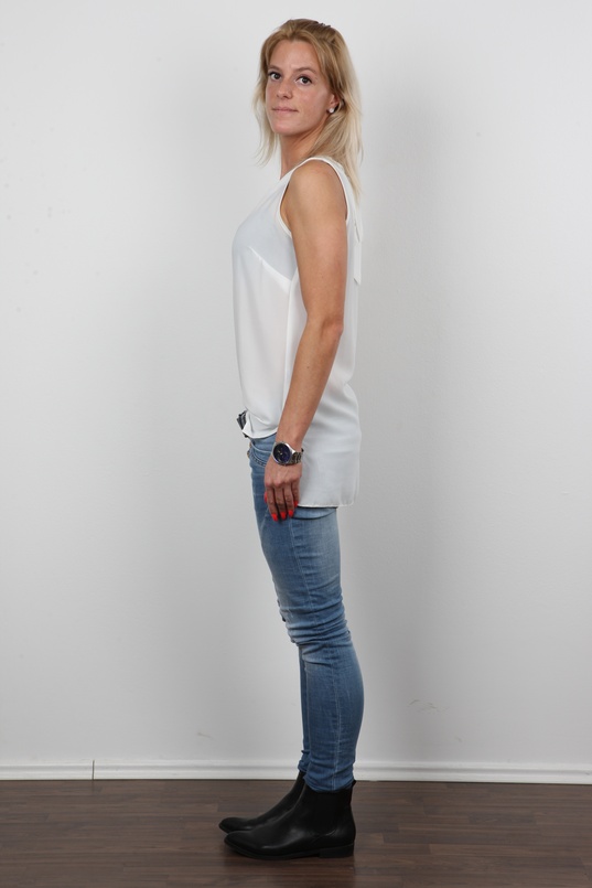 3. Download full pics of Sandra (27) from czechcasting.com