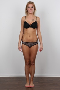 7. Download full pics of Sandra (27) from czechcasting.com