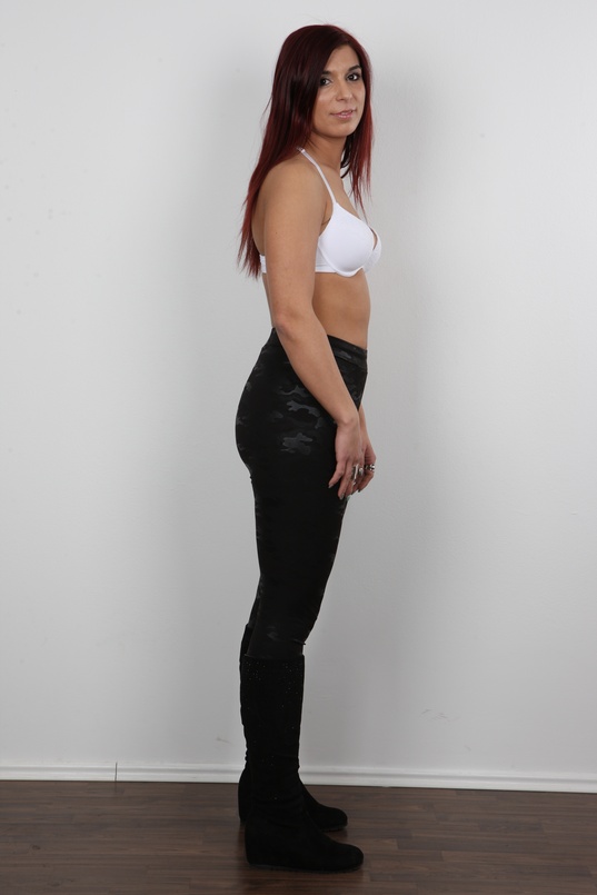 5. Download full pics of Renata (27) from czechcasting.com