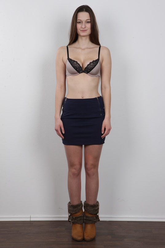 4. Download full pics of Monika (21) from czechcasting.com