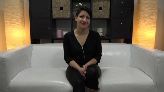 1. Download full pics of Lucie (20) from czechcasting.com