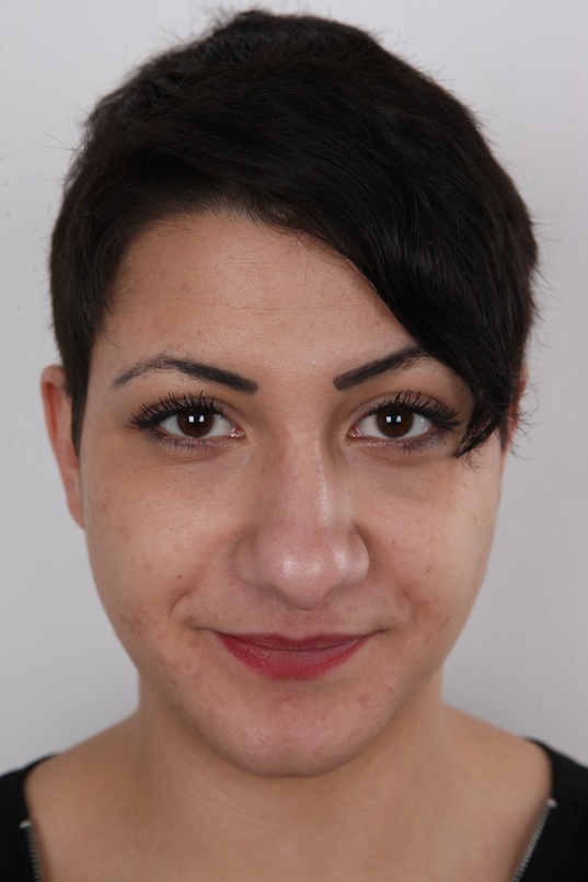 1. Download full pics of Lucie (20) from czechcasting.com