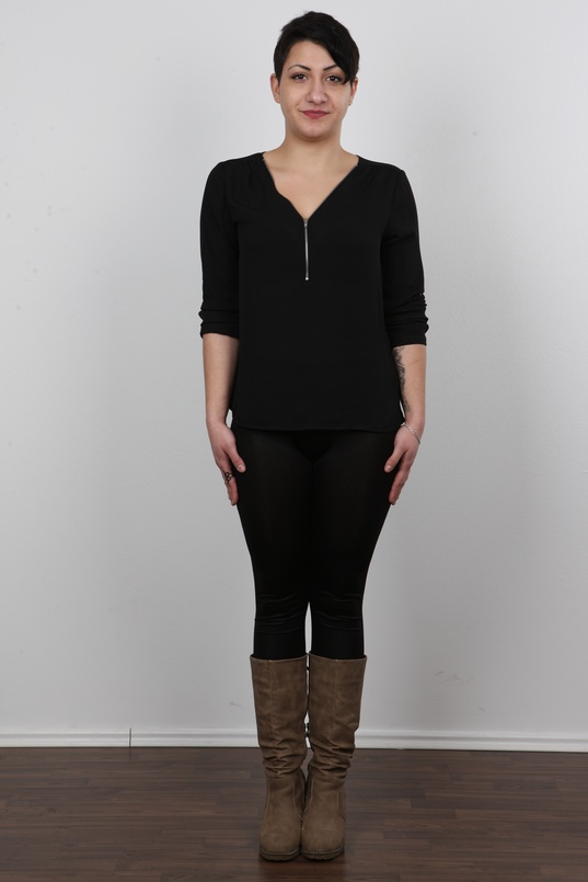 2. Download full pics of Lucie (20) from czechcasting.com