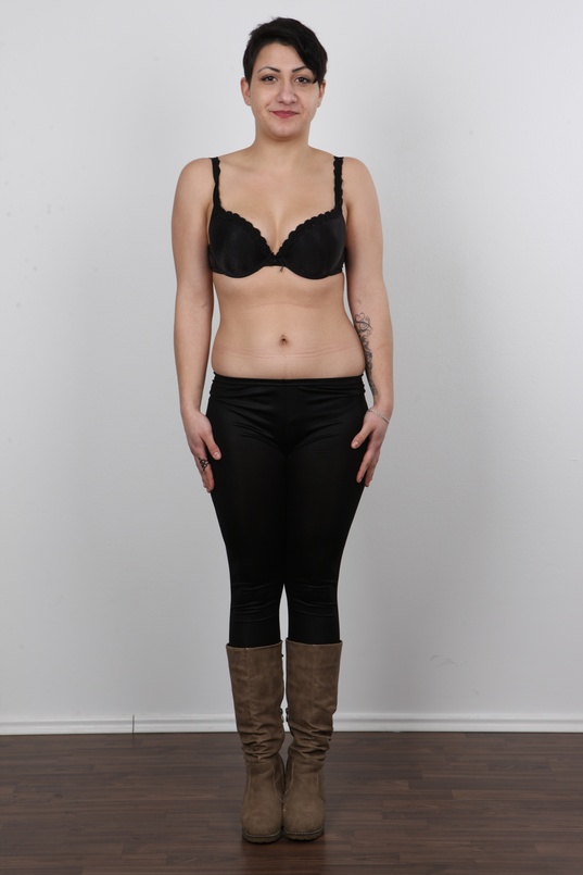 4. Download full pics of Lucie (20) from czechcasting.com