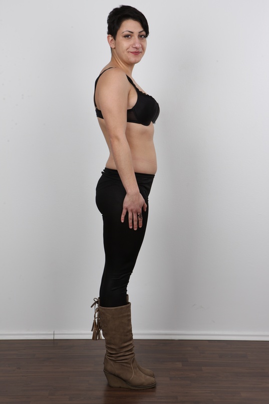 5. Download full pics of Lucie (20) from czechcasting.com