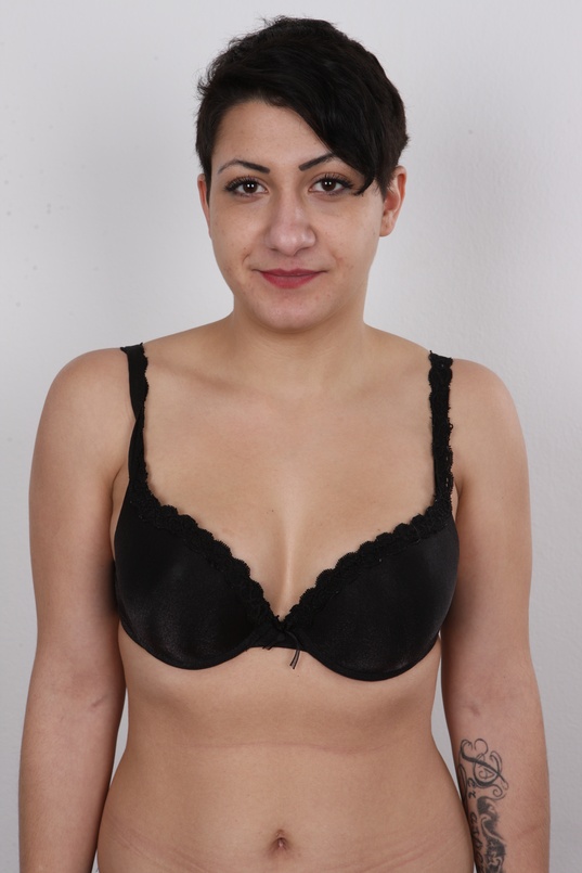 6. Download full pics of Lucie (20) from czechcasting.com