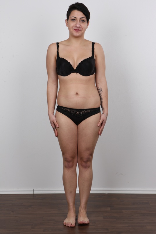 7. Download full pics of Lucie (20) from czechcasting.com