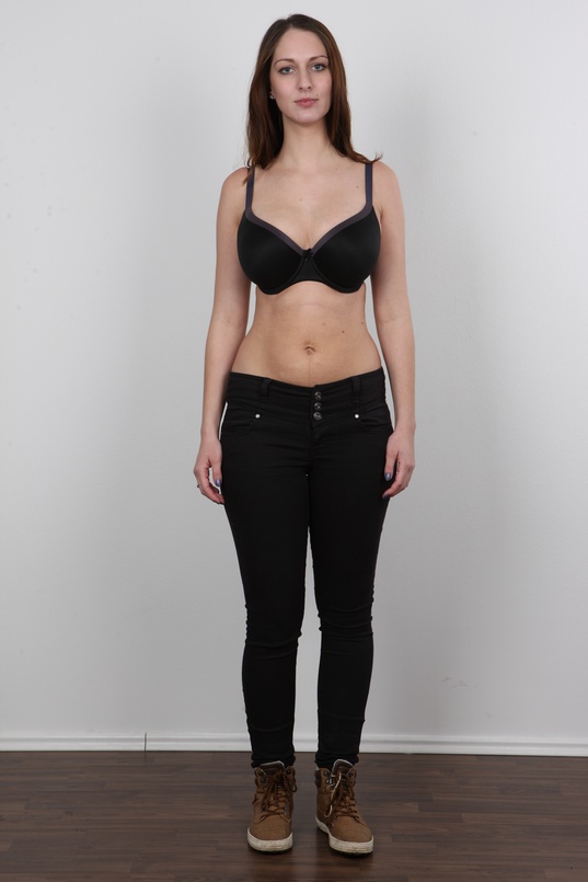 4. Download full pics of Tereza (24) from czechcasting.com