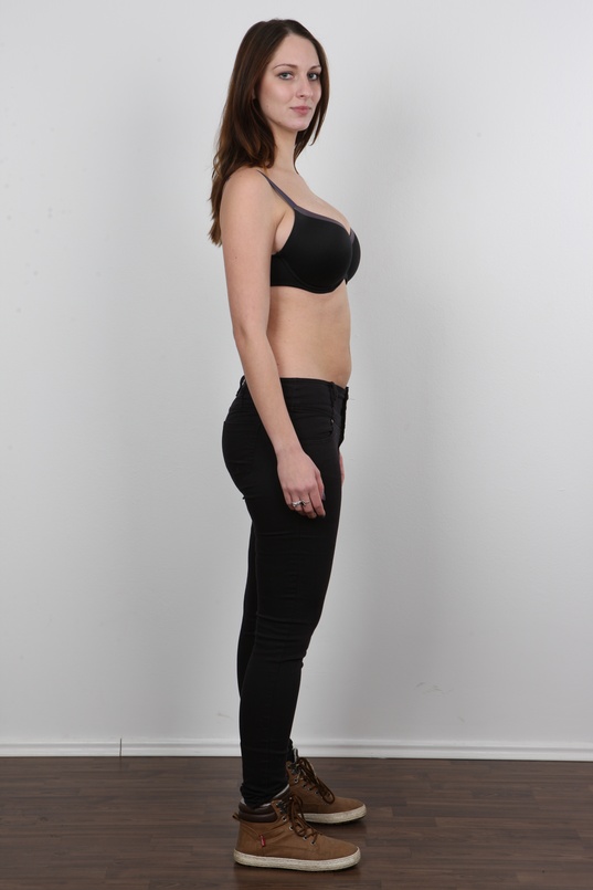 5. Download full pics of Tereza (24) from czechcasting.com