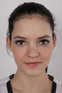 1. Download full pics of Aneta (18) from czechcasting.com