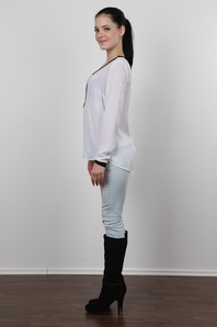 3. Download full pics of Aneta (18) from czechcasting.com